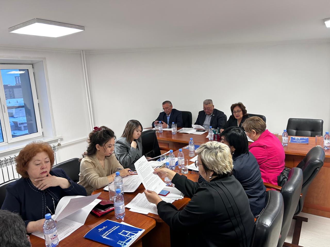 Члены Общественного совета города Семей обсудили проект новой Конституции
