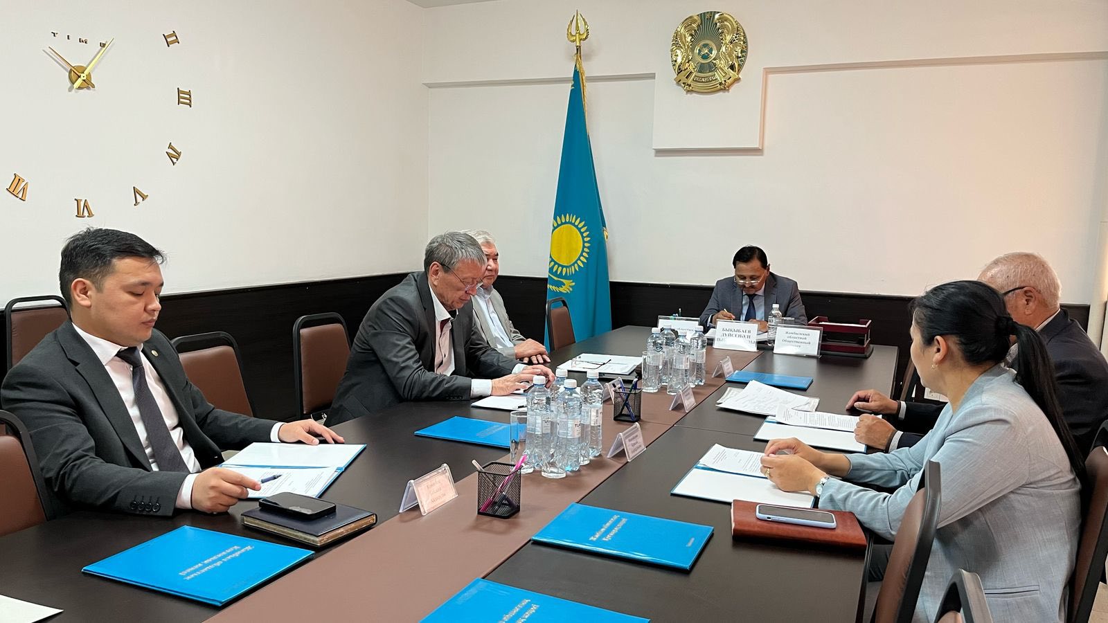 Қоғамдық бақылау: Әлеуметтік тұрақтылық пен ашықтық кепілі