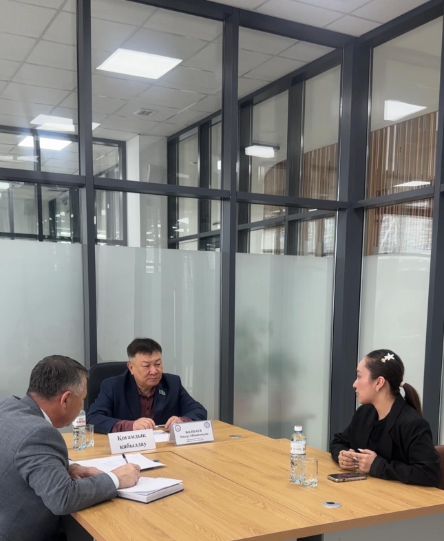 2026 жылдың 1 сәуірінде «Достық үйінде» Қызылорда облысының Қоғамдық кеңесінің «Құқықтық қамтамасыз ету мәселелері» жөніндегі комиссия төрағасы М.Ы.Нәлібаев азаматтарға Қоғамдық қабылдау өткізді.